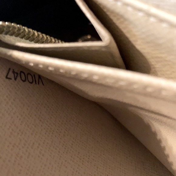 100% Authentic Louis Vuitton Damier Azur Wallet - Picture 5 of 9